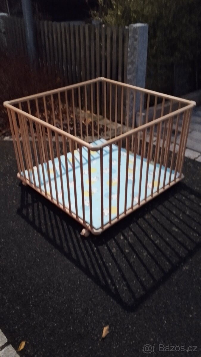 Dětská ohrádka na kolečkách