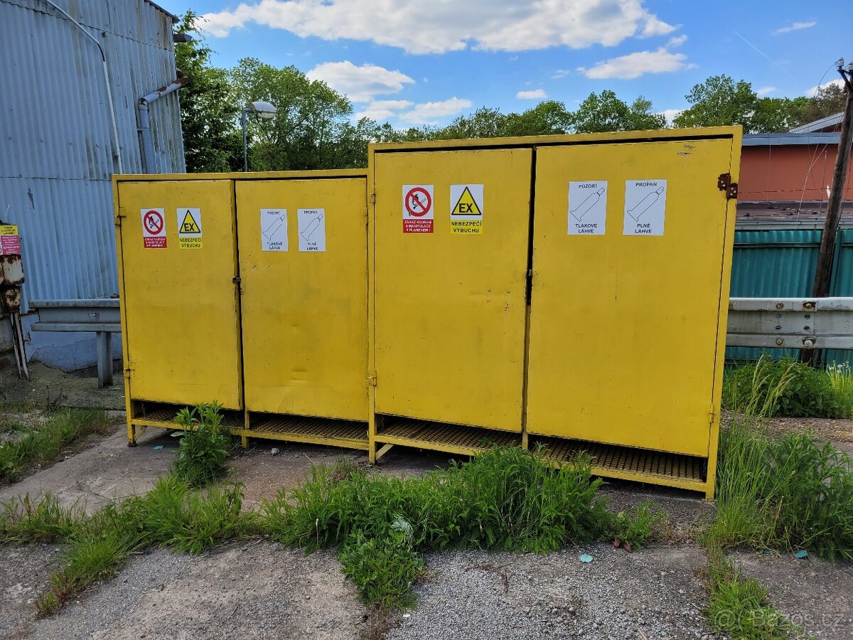Plechové skříně na uložení tlakových láhví 2 ks
