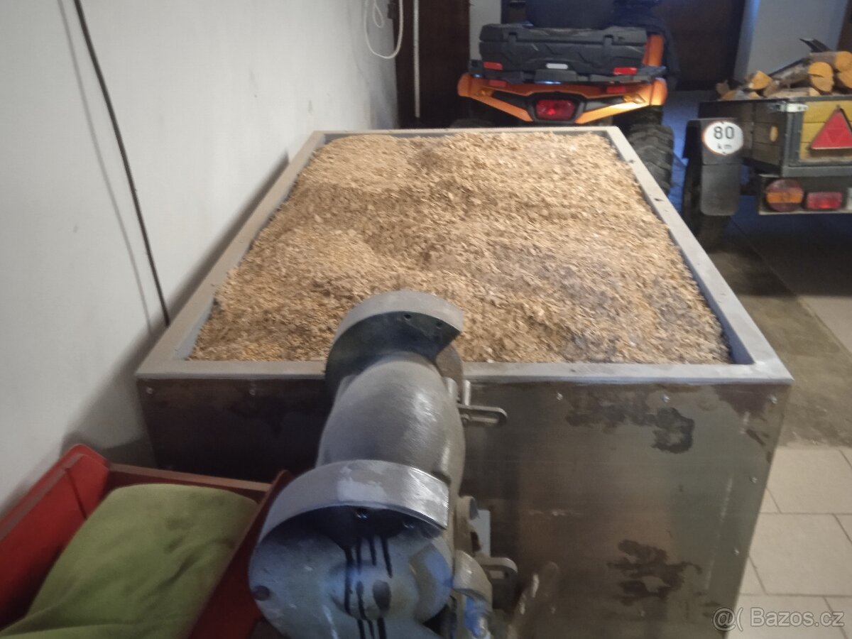 Prodám kovovou bednu o rozměrech