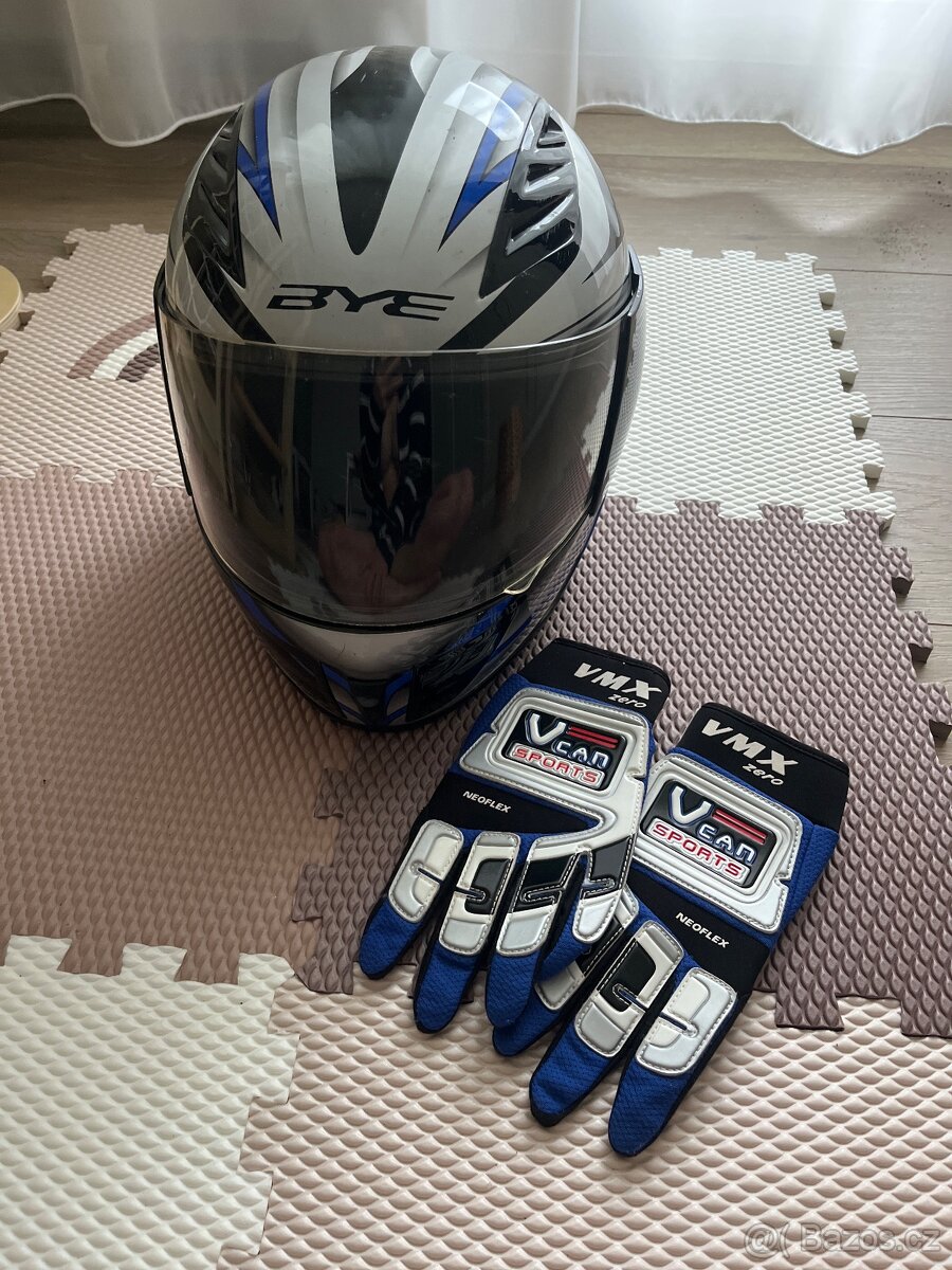 Helma a rukavice