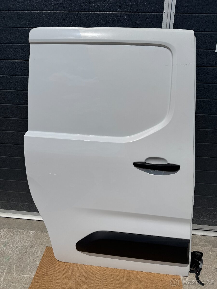 Posuvné dveře Peugeot Partner III 2021 pravé , kód barvy EWP