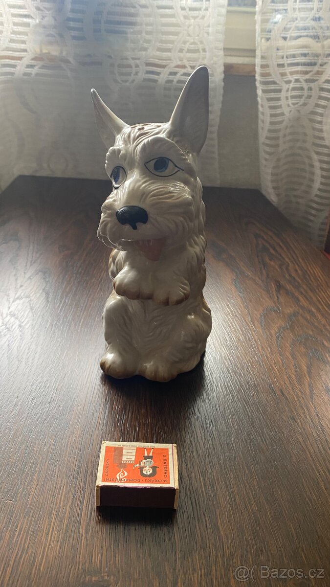 Starožitná soška psa