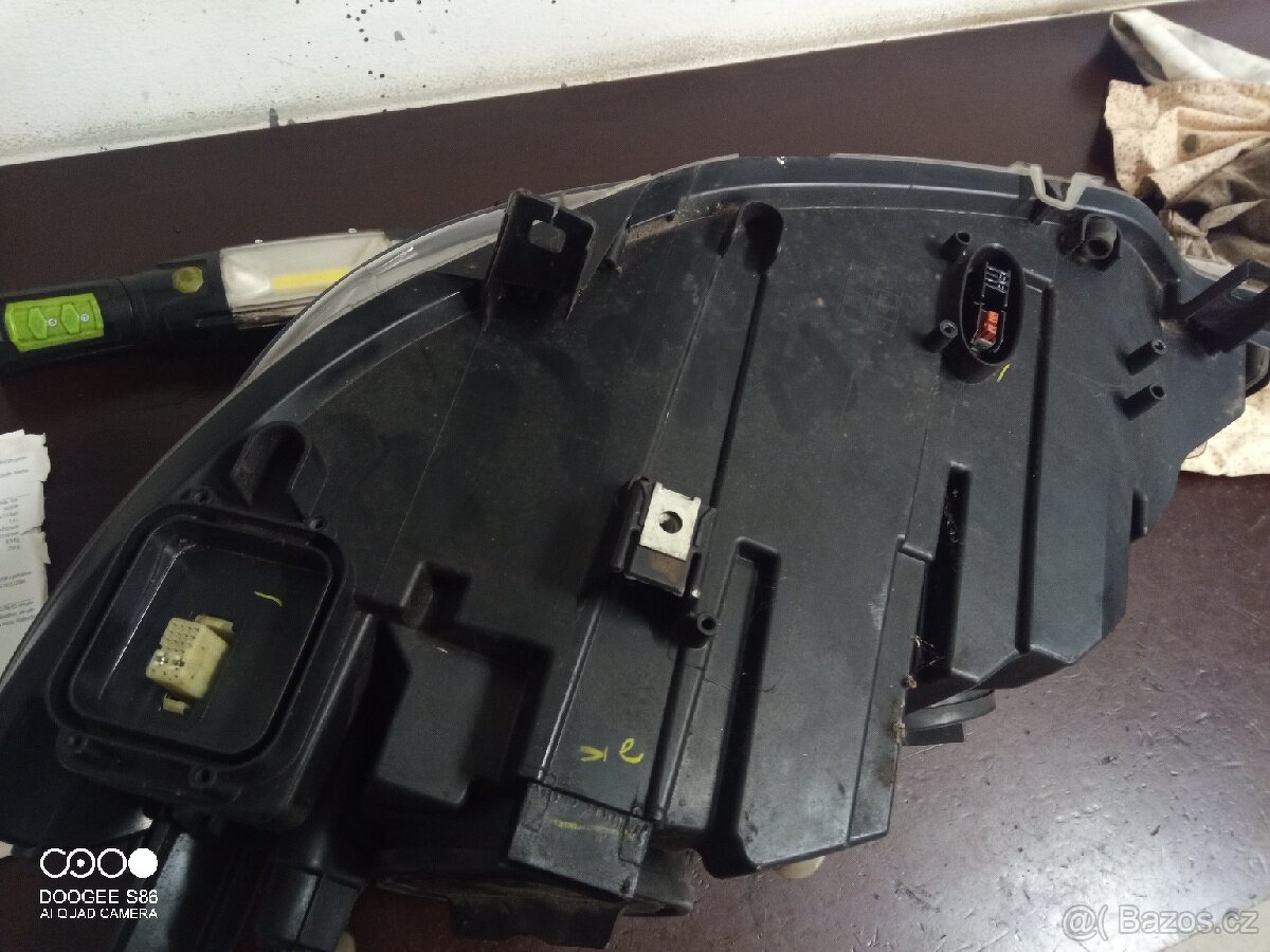 BMW X6 e71 rok 2011 prave přední světlo dynamic