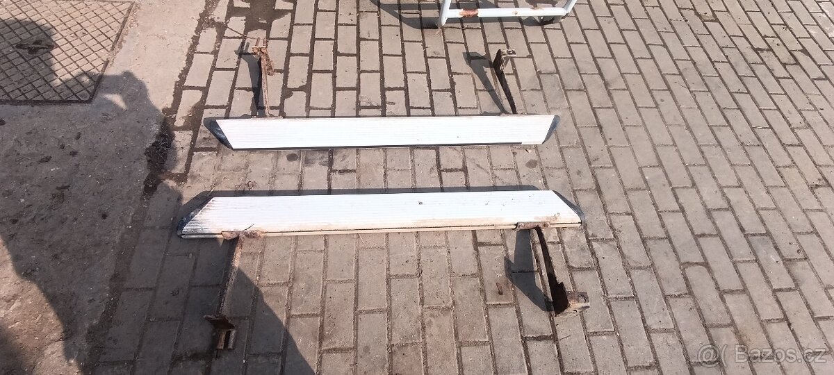 Prodám nášlapy na Suzuki Vitara Cabrio