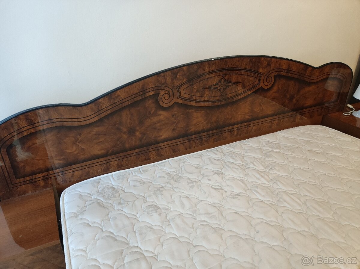 Manželská postel tretro