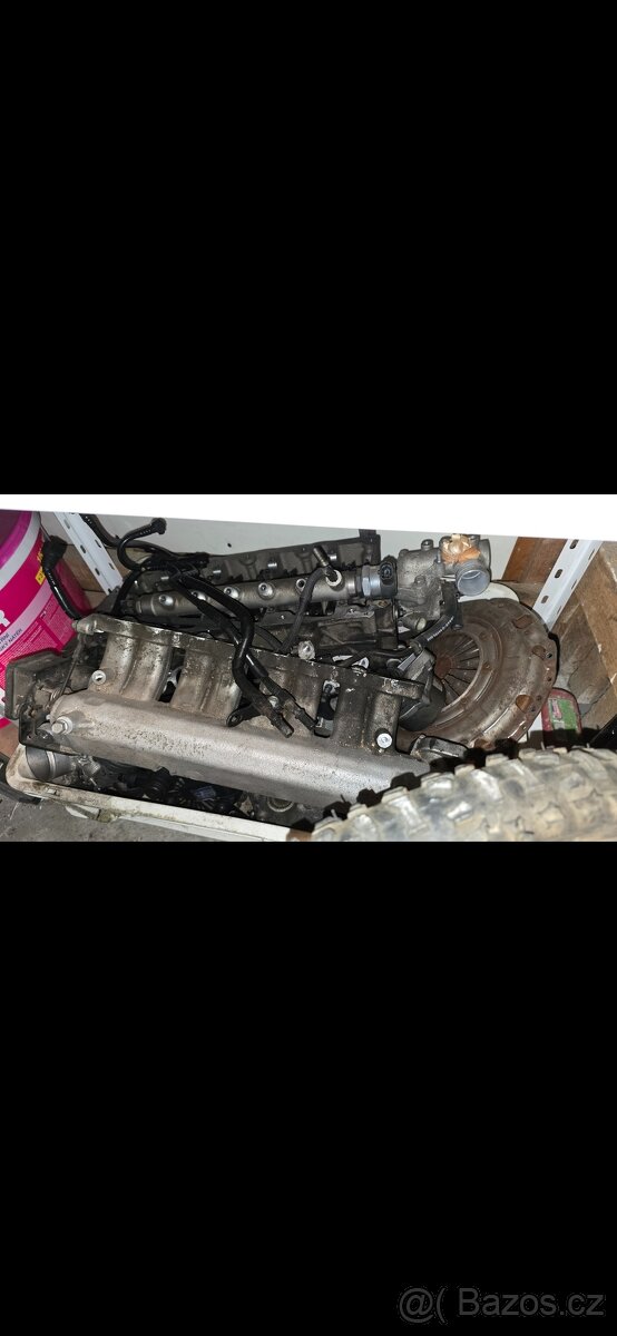 Vstřikovače a hlavu motoru