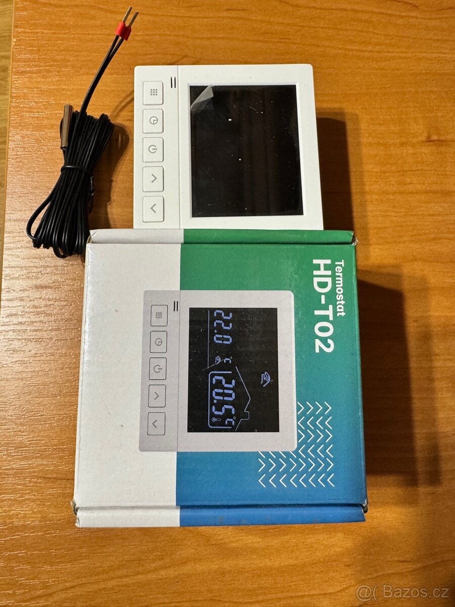 Termostat na podlahové topeni