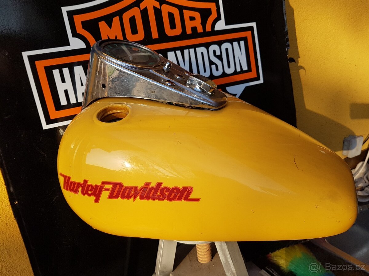 nádrž Harley-Davidson