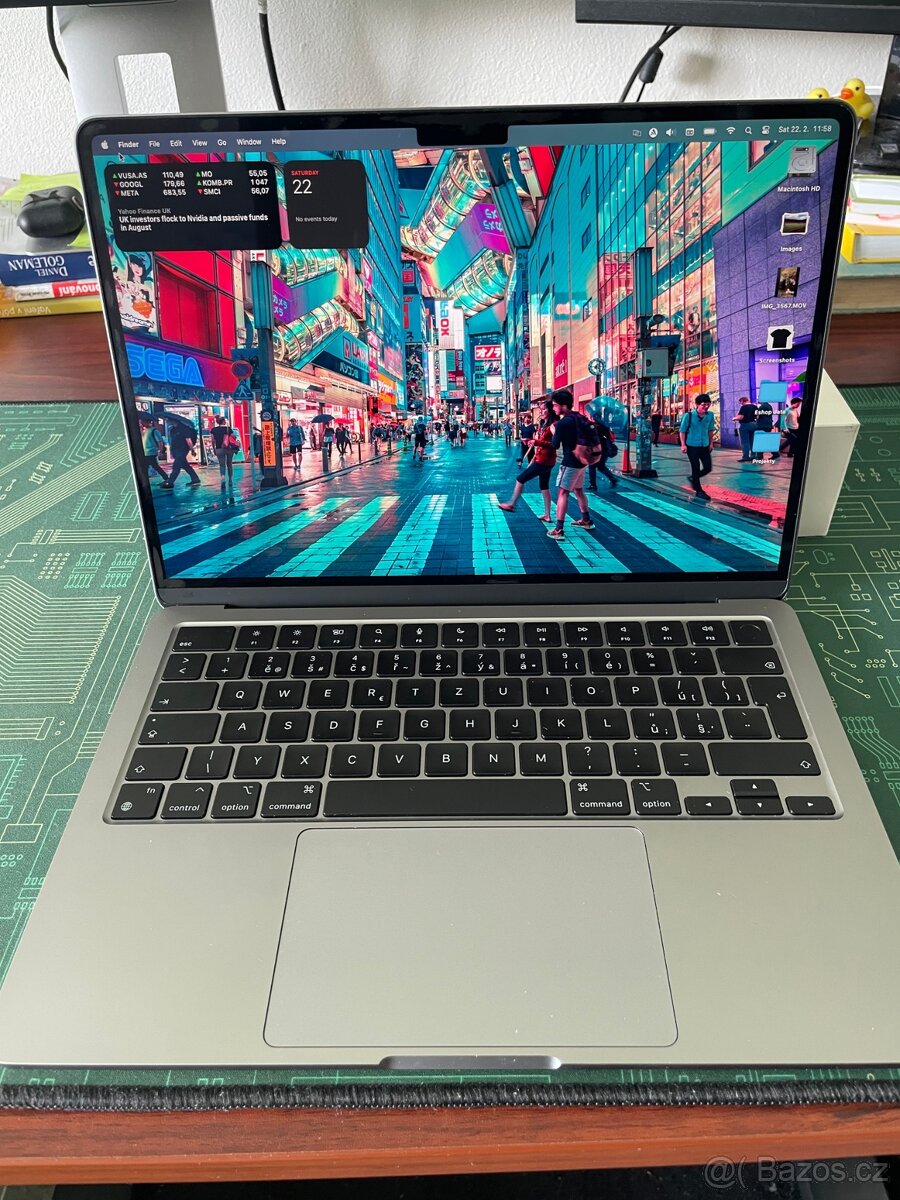 Macbook Air M3 13,6" - 16GB - 256GB - 3 měsíce starý