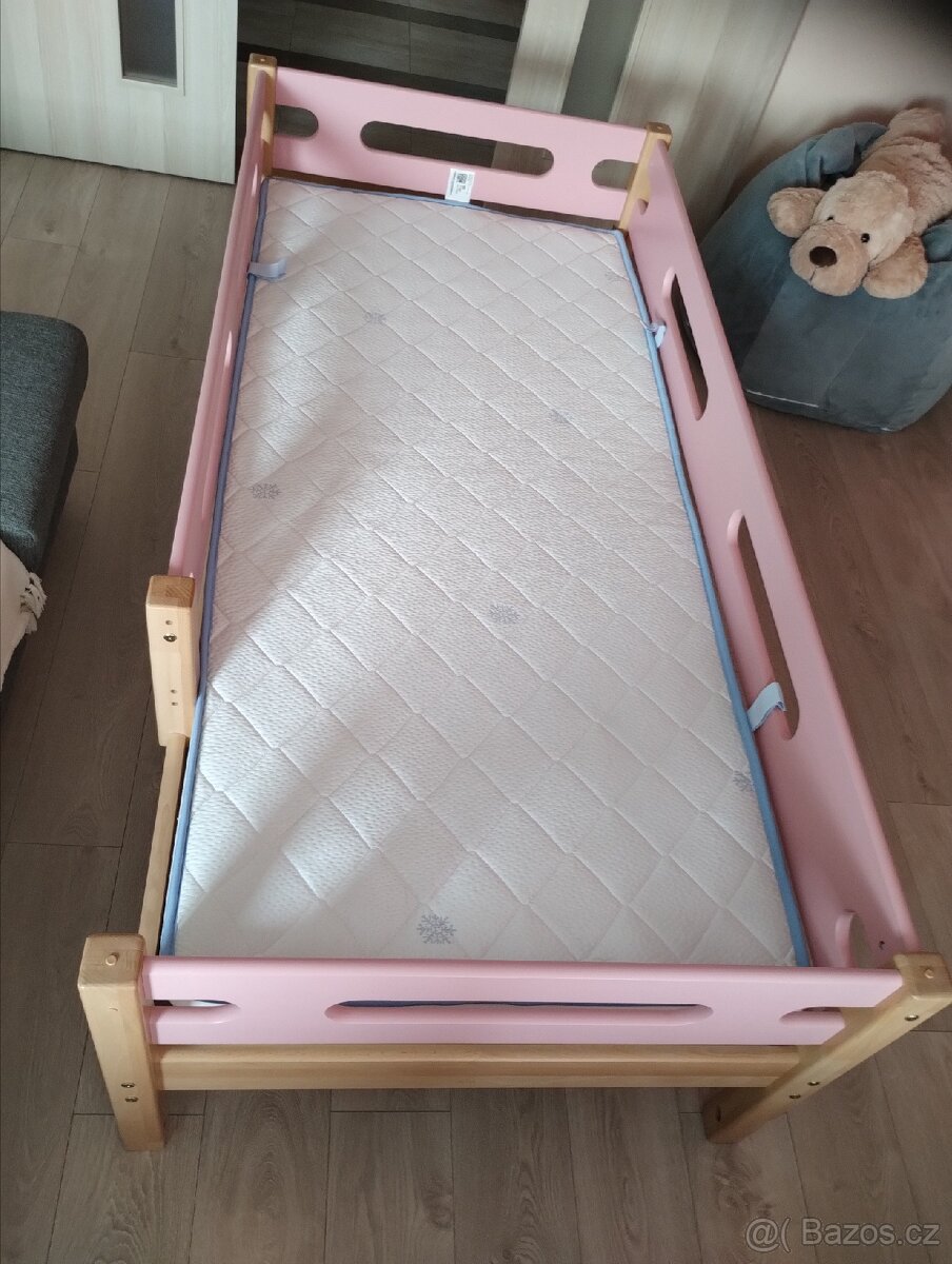 Masivní postel včetně matrace Domestav jako nová