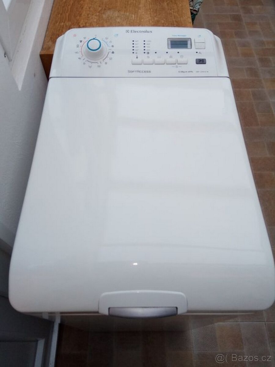 ÚZKÁ 40cm vrchem plněná pračka Electrolux
