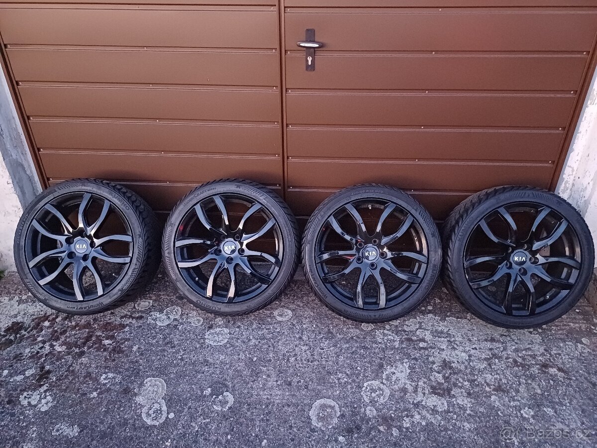 Original ALU kola KIA R18 na zimních pneu (80%) Kumho 225x40