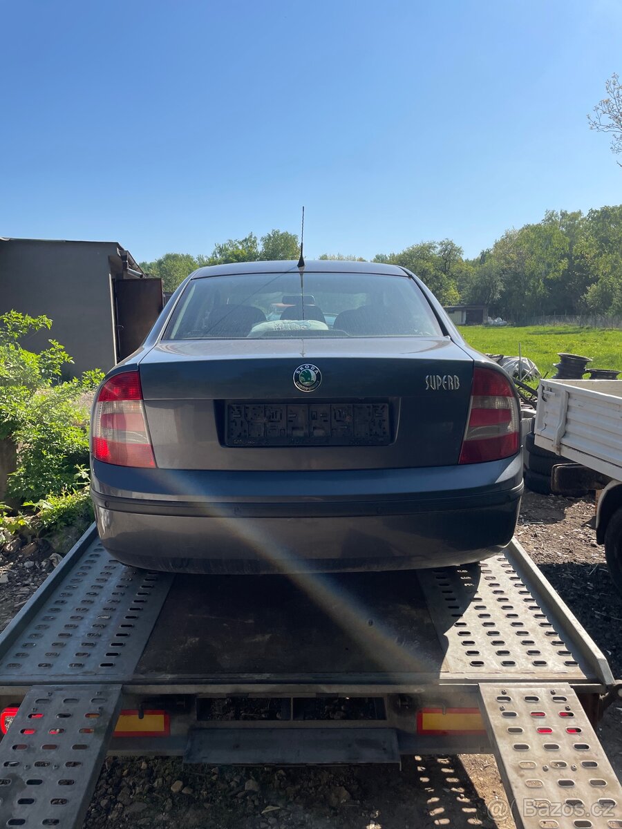 Škoda Superb 1 Zadní nárazník