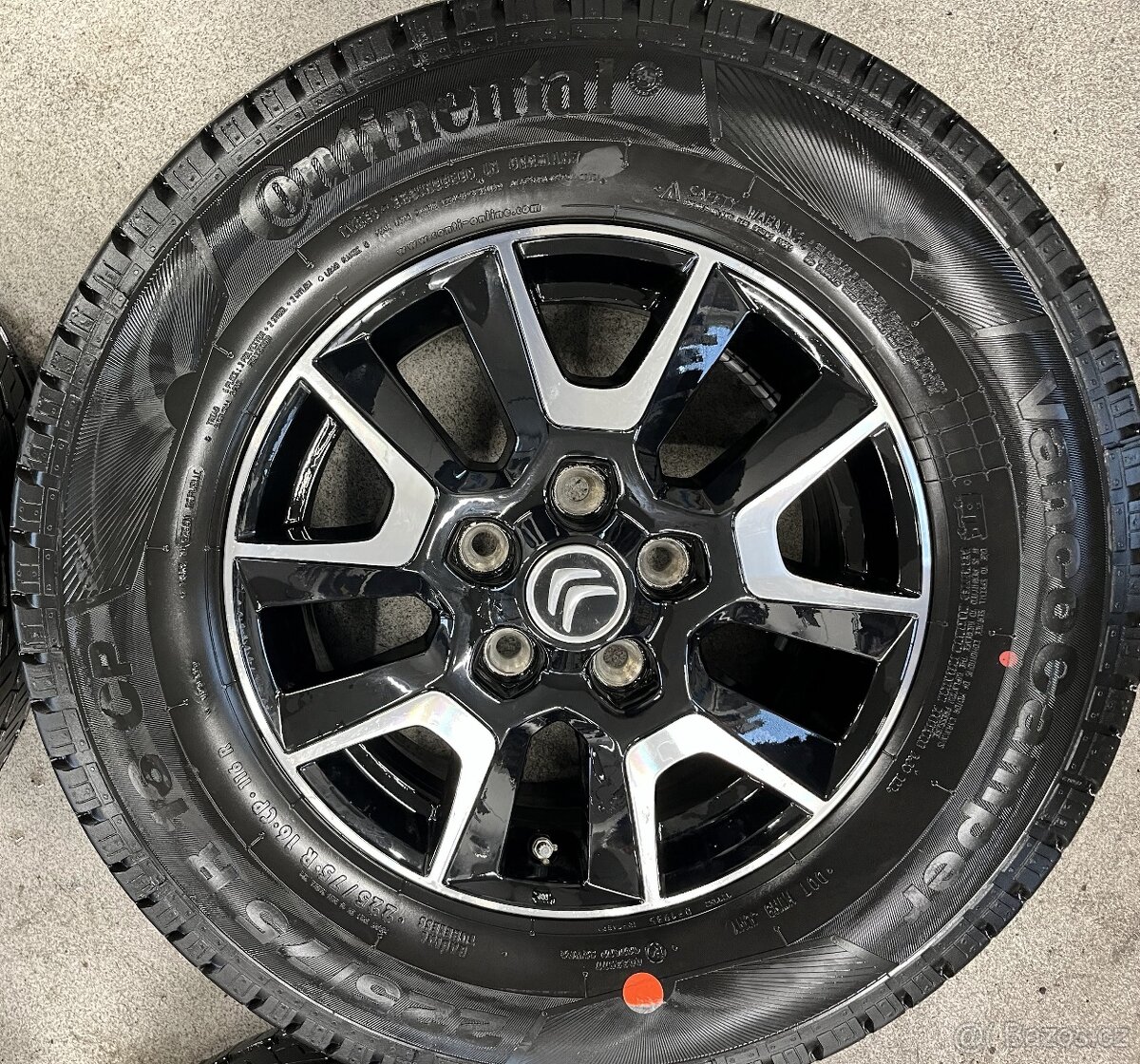 Alu 6x16 5x118 ET68 pneu 225/75/16 116Q