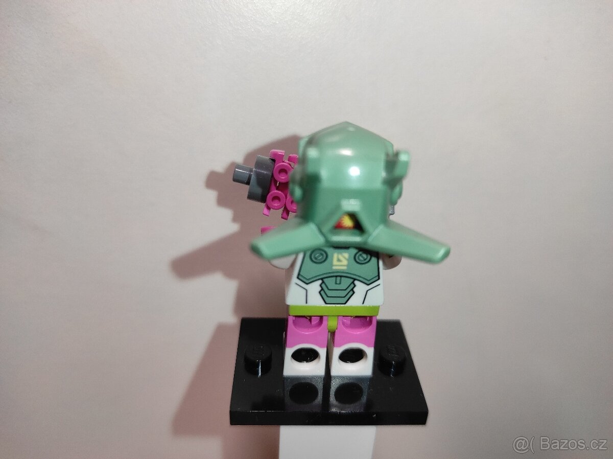Lego Minifigures 24 série Bojový Robot