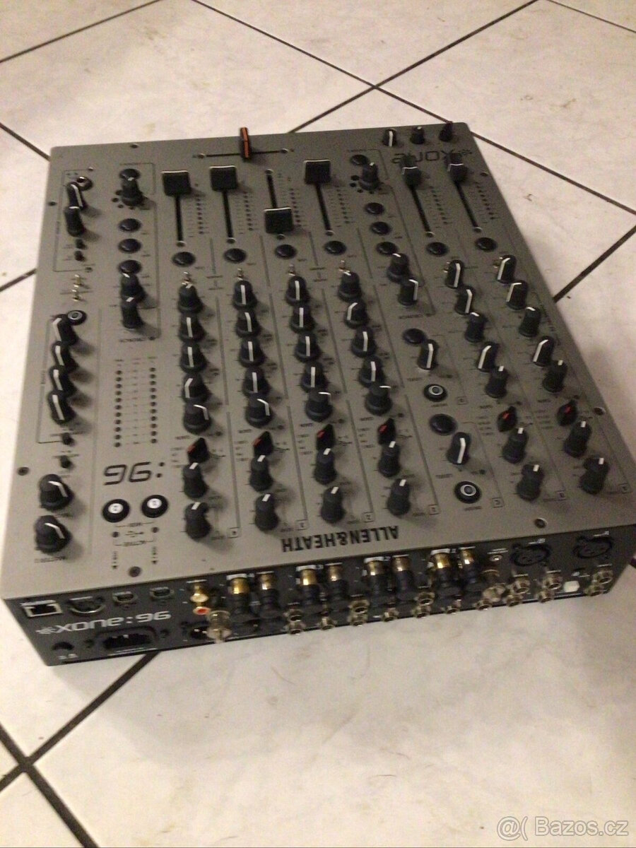 DJ mixážní pult Allen Heath Xone 96