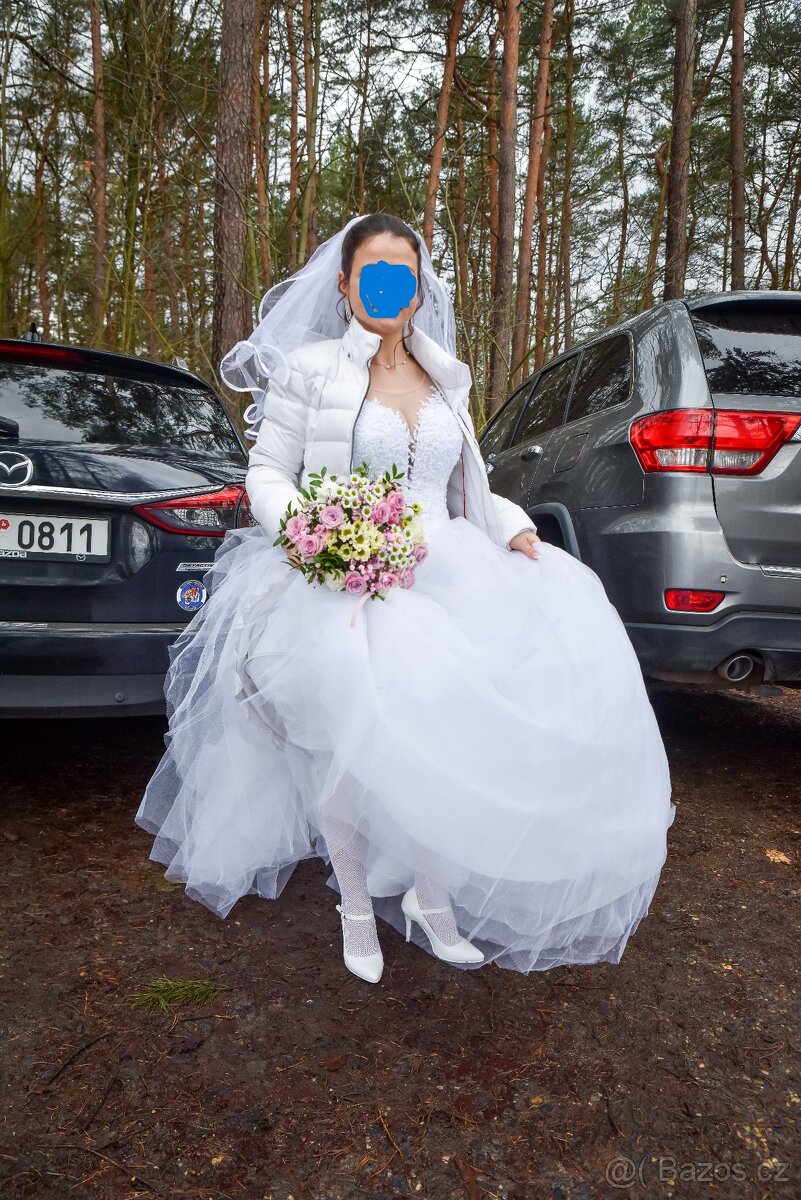 luxusní svatební šaty