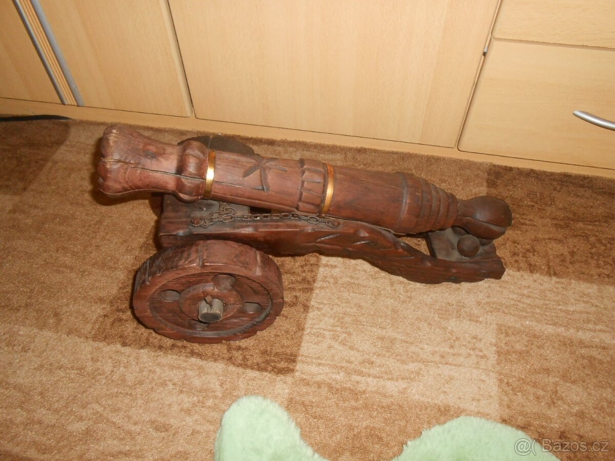Staré dřevěné dělo 52 cm - stav foto