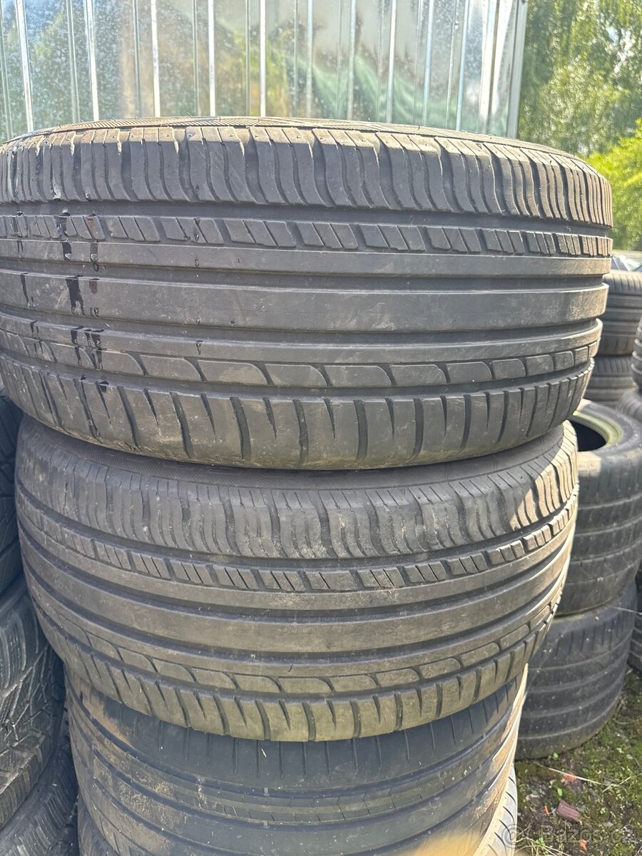 275/40 R20