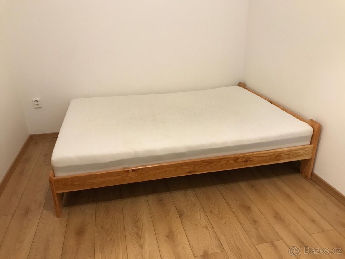 Dřevěná postel 140 x 200 cm masiv (borovice) + matrace