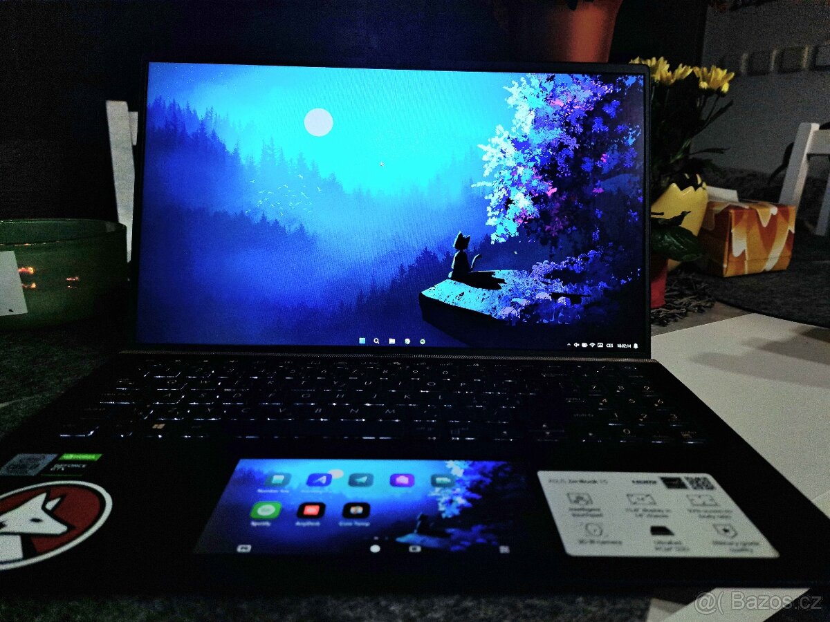 Prodám Asus Zenbook 15 (Rozbitý Pant) Platí do smazání