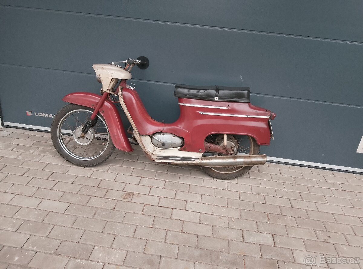 Jawa 50 s TP fichtl pionýr ne pařez perak kývačka panelka