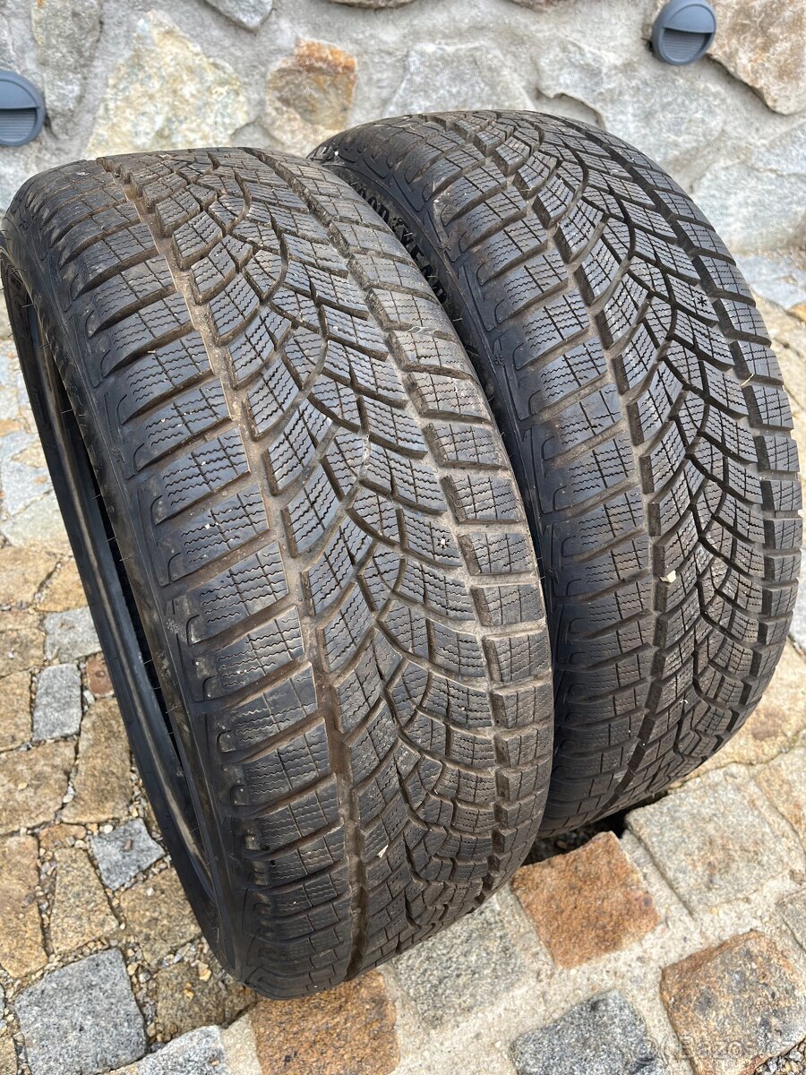 Zimní pneu 215/50 R 18