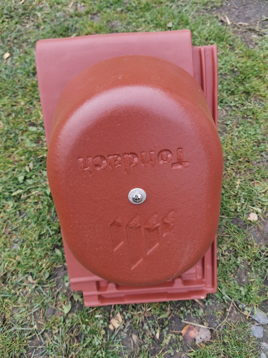 Střešní odvětrávací taška Tondach Figaro 11 engoba červená