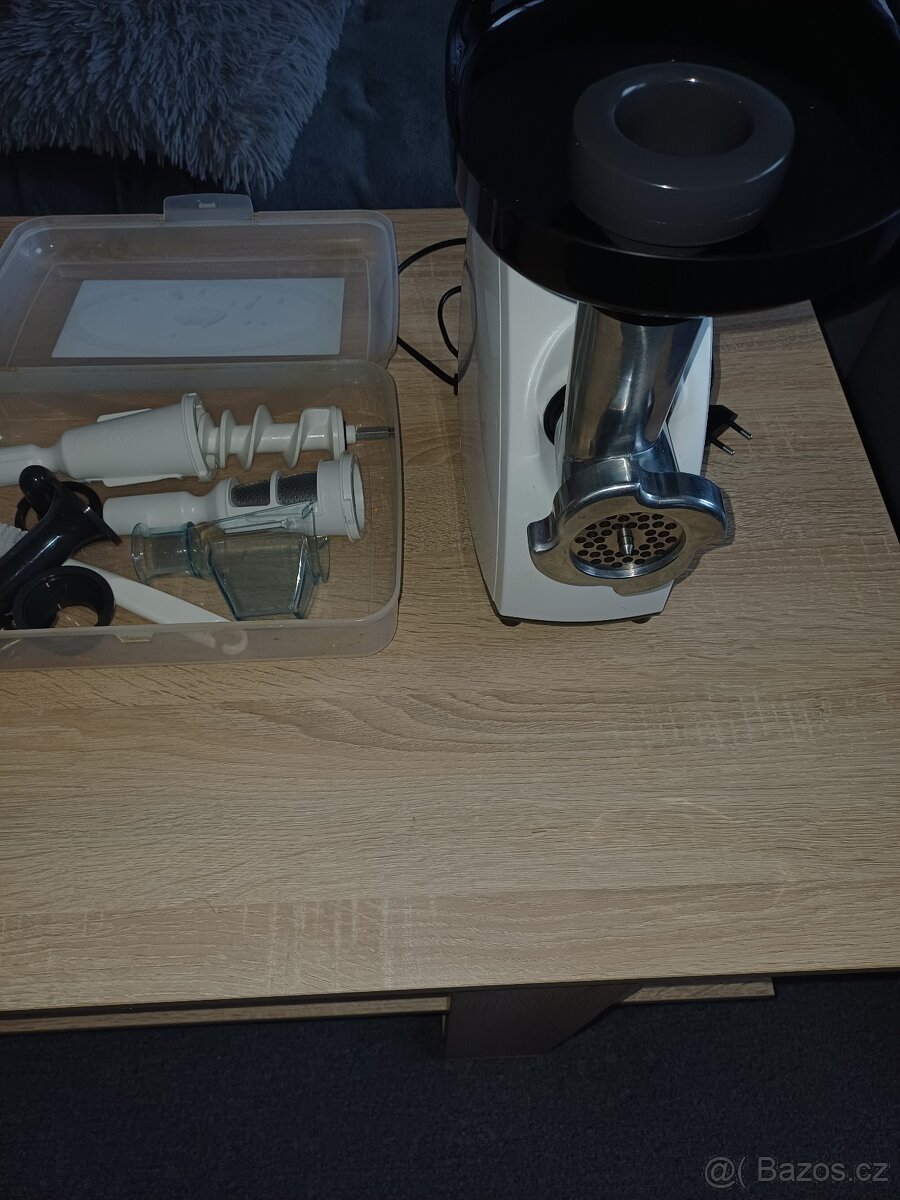 Elektrické struhadlo +mlýnek na maso.