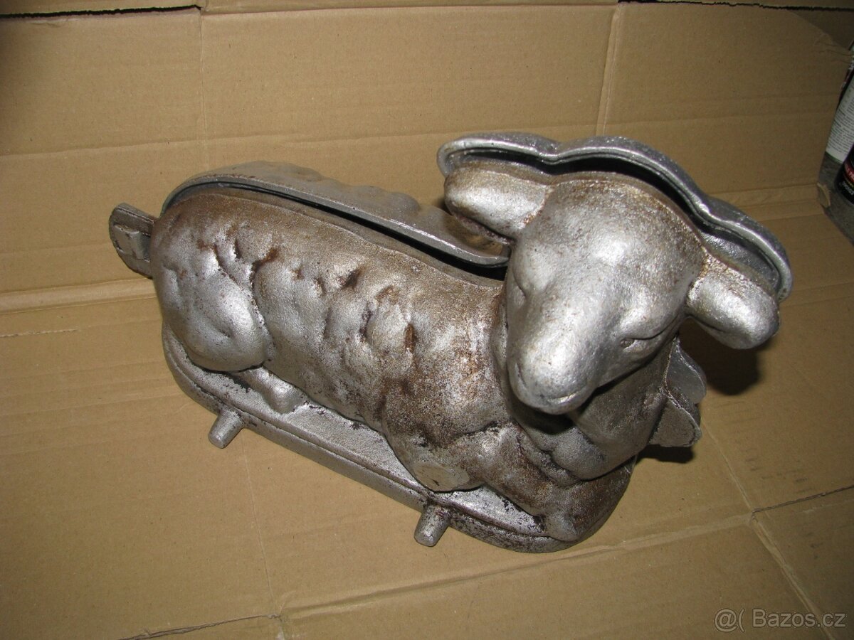 velikonoční beránek stará litinová forma