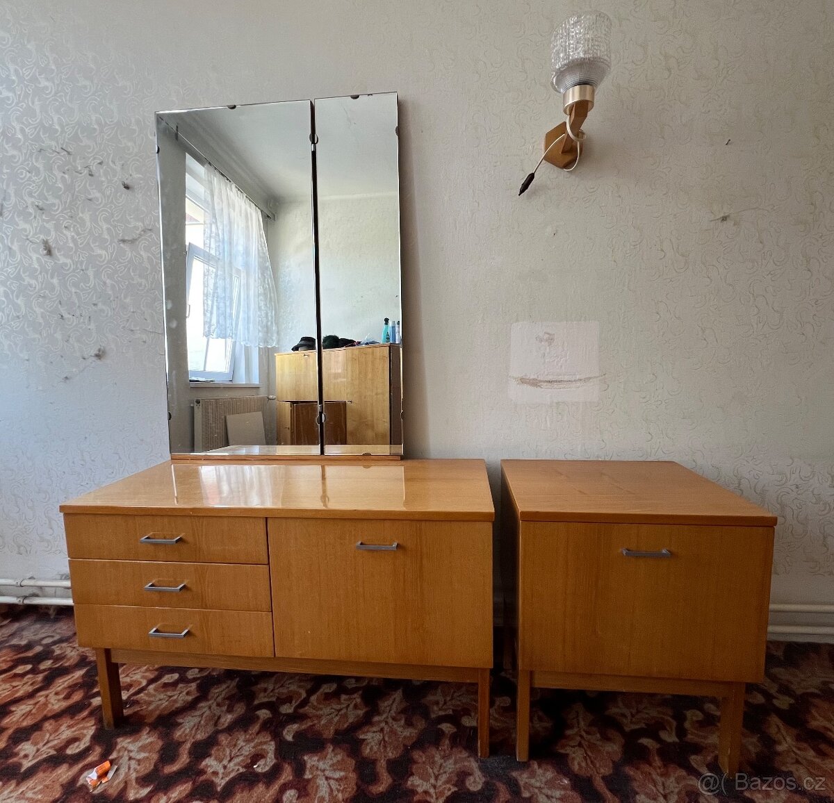 Toaletní stolek/komoda se zrcadlem a noční stolek retro