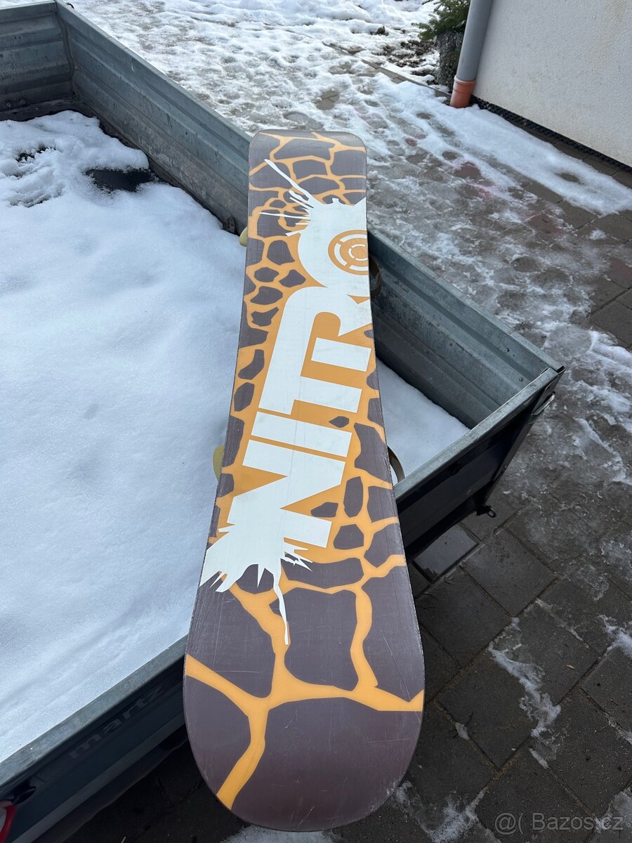 Snowboard Nitro + vázání Nitro raiden