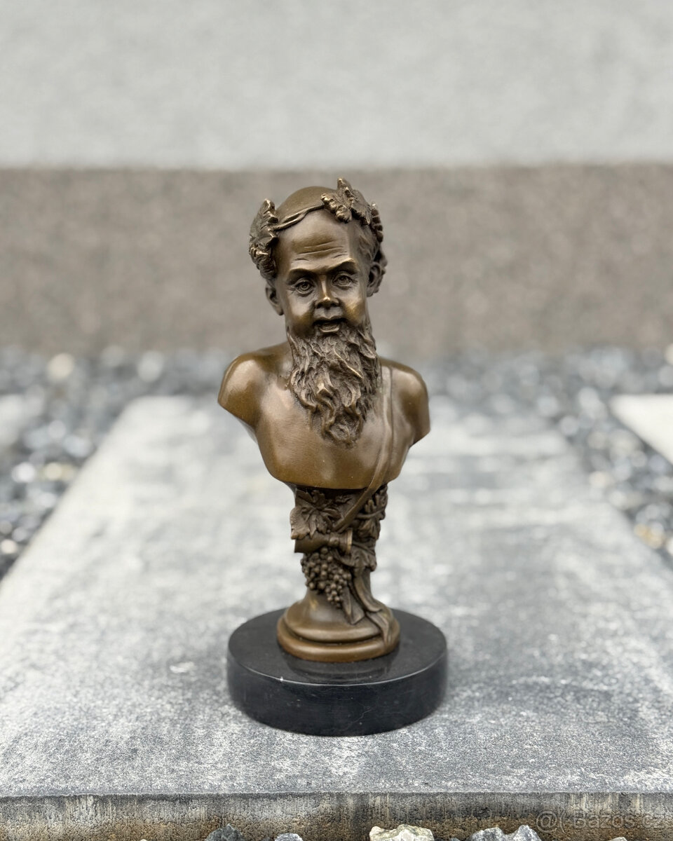 Bronzová busta Bacchus socha boha vína antická luxus dekor