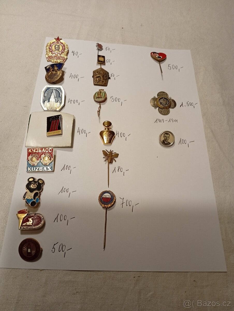 Různé staré odznaky