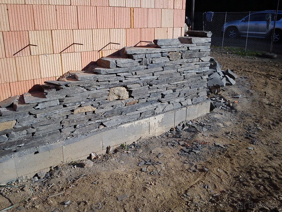 BŘIDLICE DRCENÁ SAMOVAZNÁ MLATOVÁ zahradní dekorační kámen