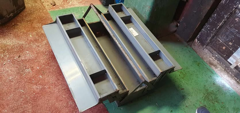 Skládací skříňka na nářadí