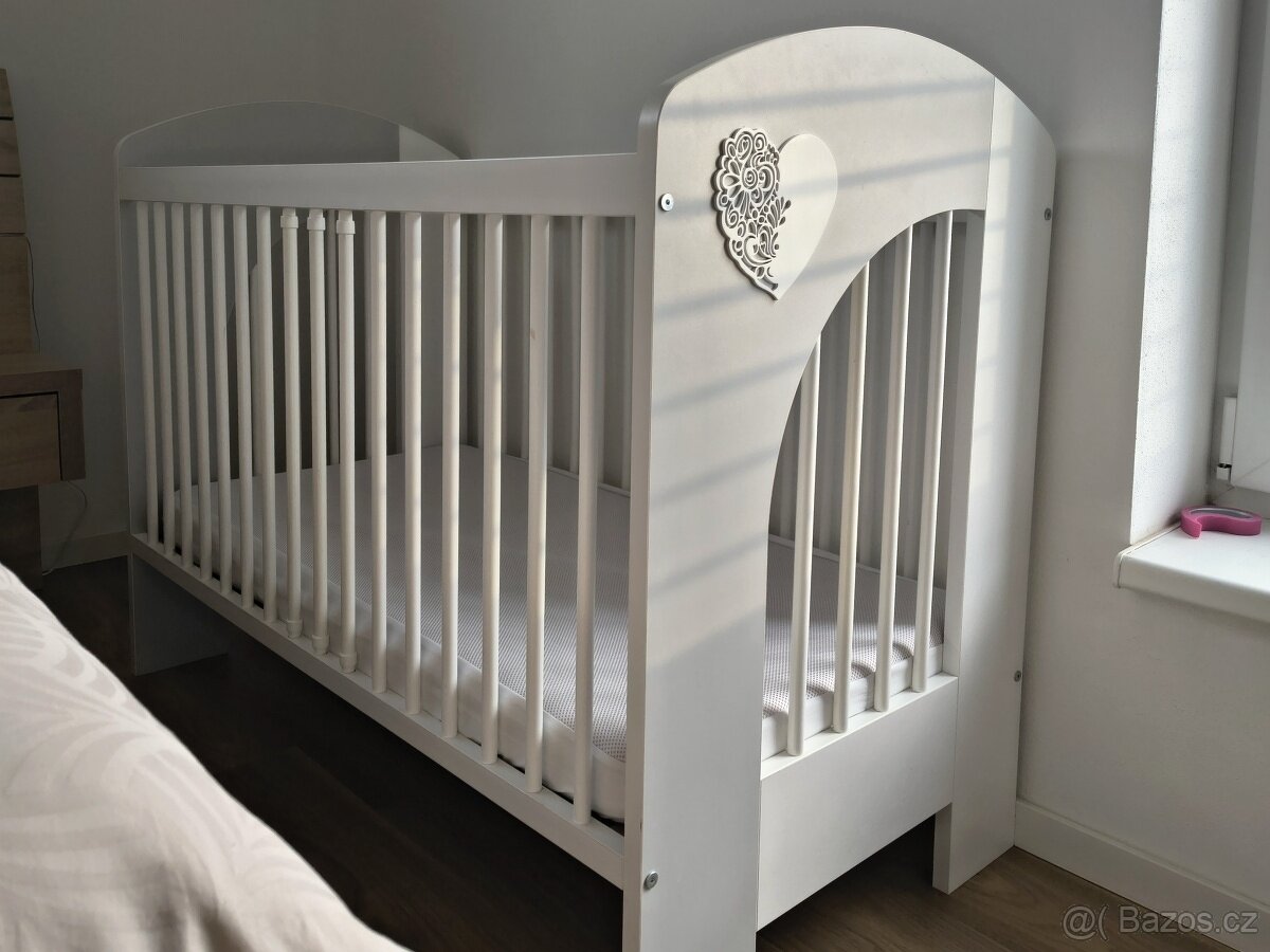 Dětská postýlka s příslušenstvím