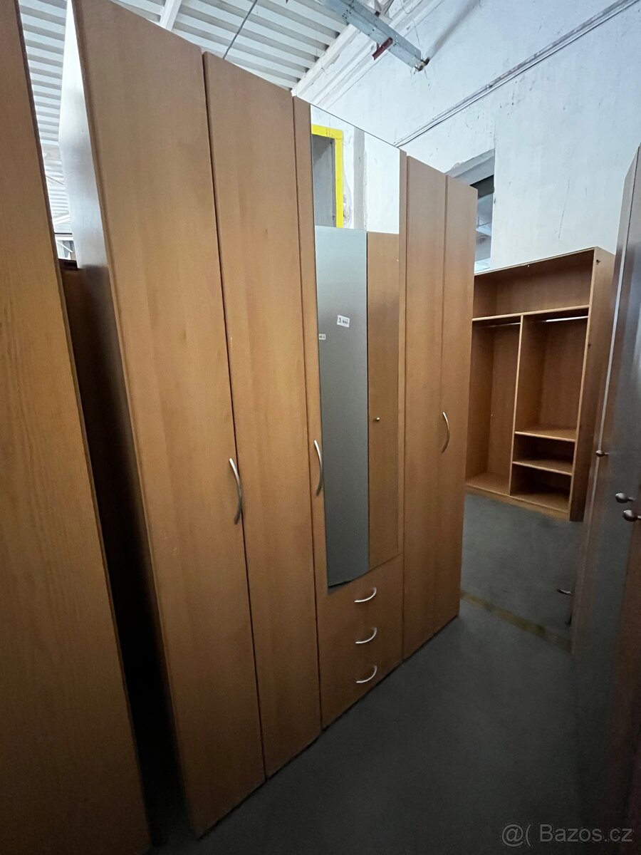 Skříň