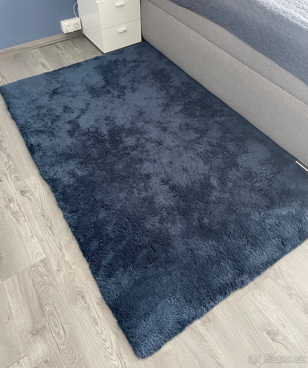 Modrý koberec