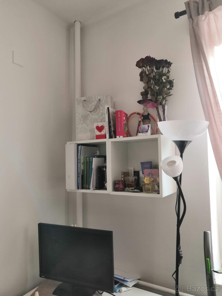 Poličky Ikea