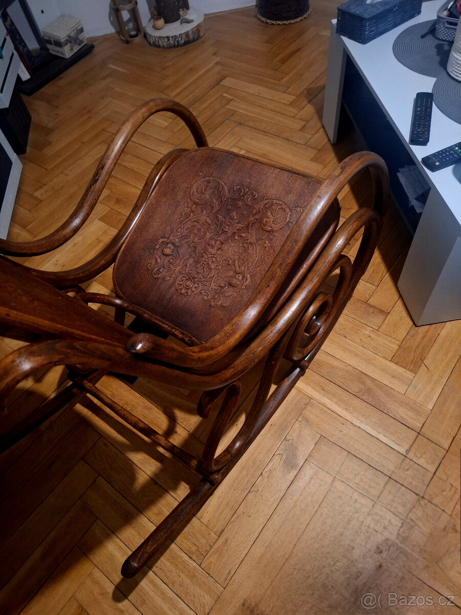 Houpací křeslo Thonet