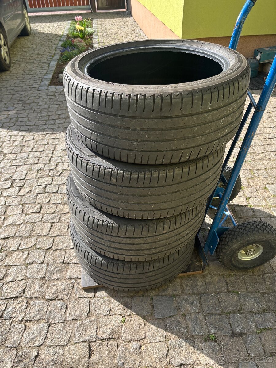 245/40R19 sada letních pneu