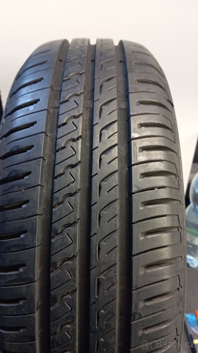 185/60R15 -BARUM -letní