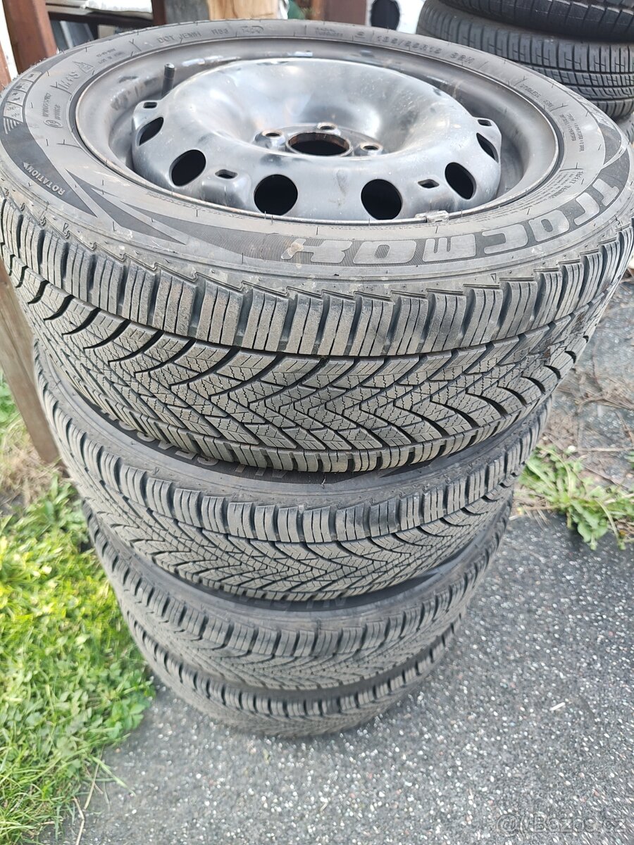 185/55 R15H Celoroční kola gumy pneumatiky, skoro nové.