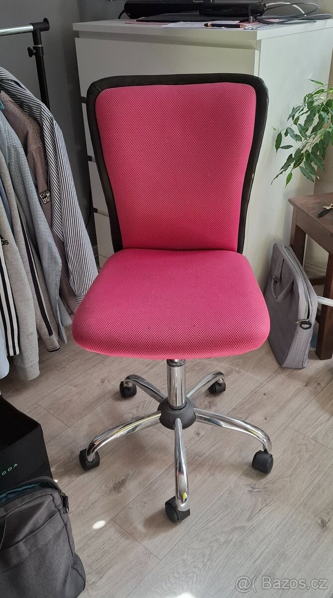 Dětská otočná židle