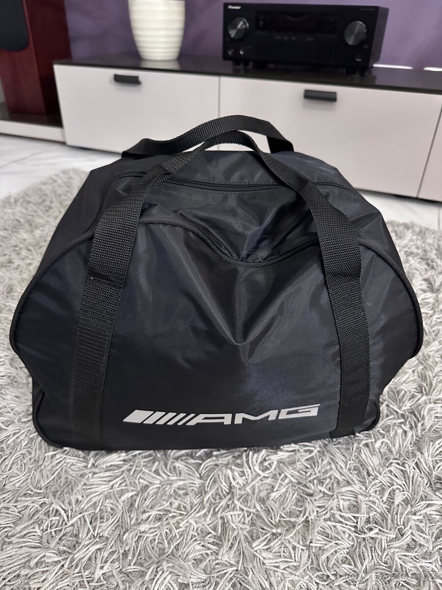 Stribrny autopovlak na Mercedes SL R231