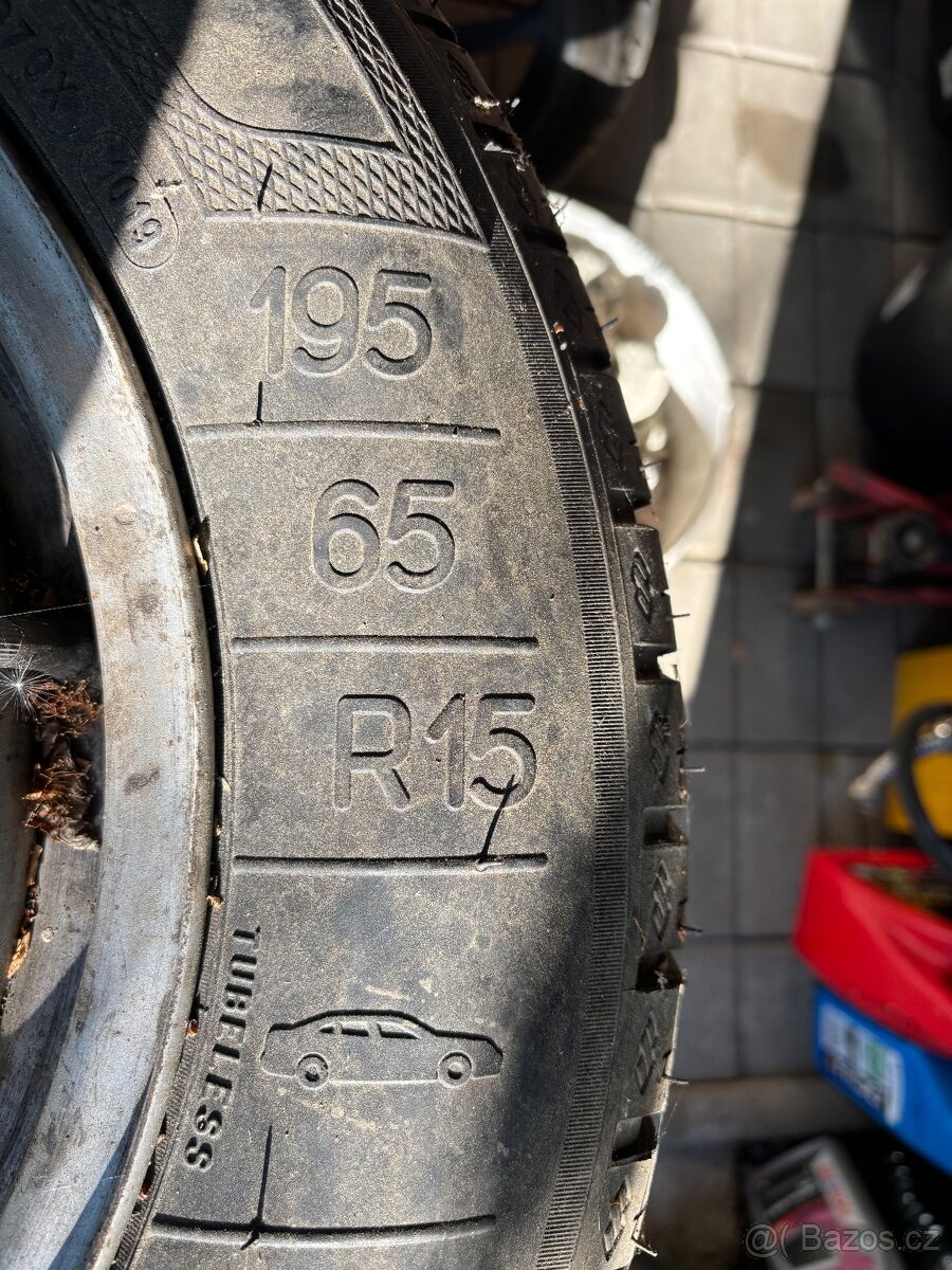 Komplet 4 kola pneu 195/65/R15 vc. Disku orig Ford