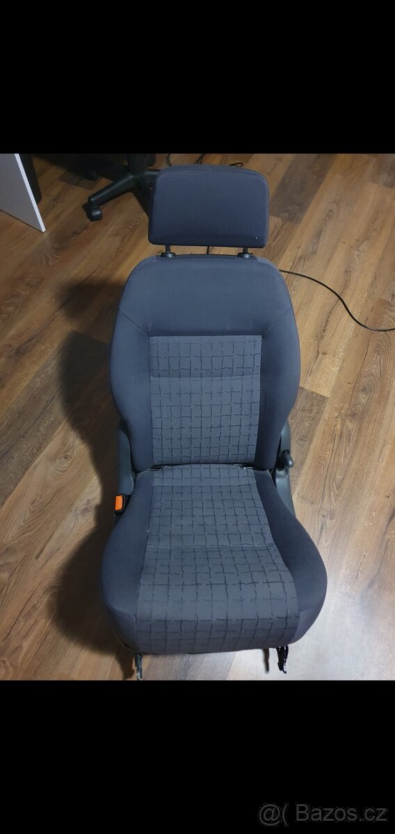 Sedačky a zadní roleta Sharan