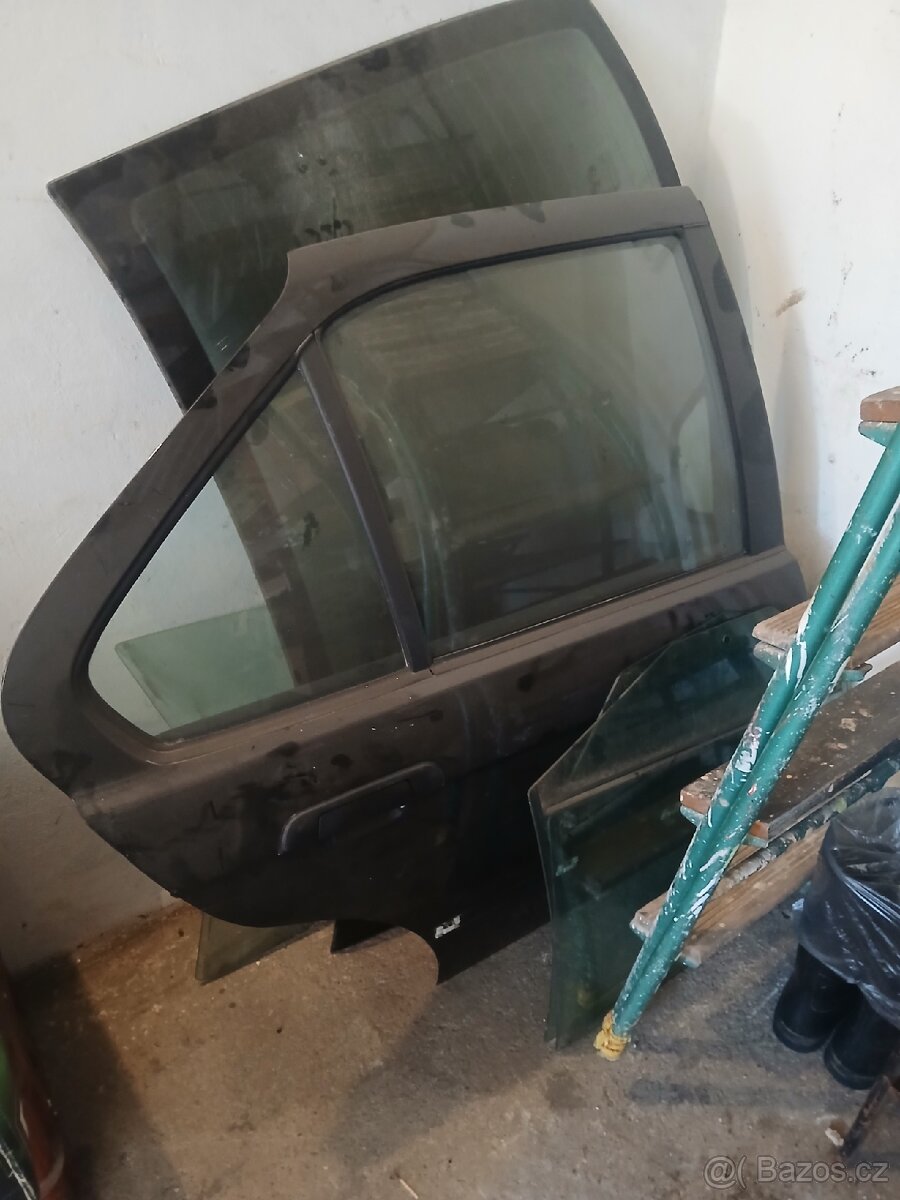 Zadní dveře bmw e36 sedan