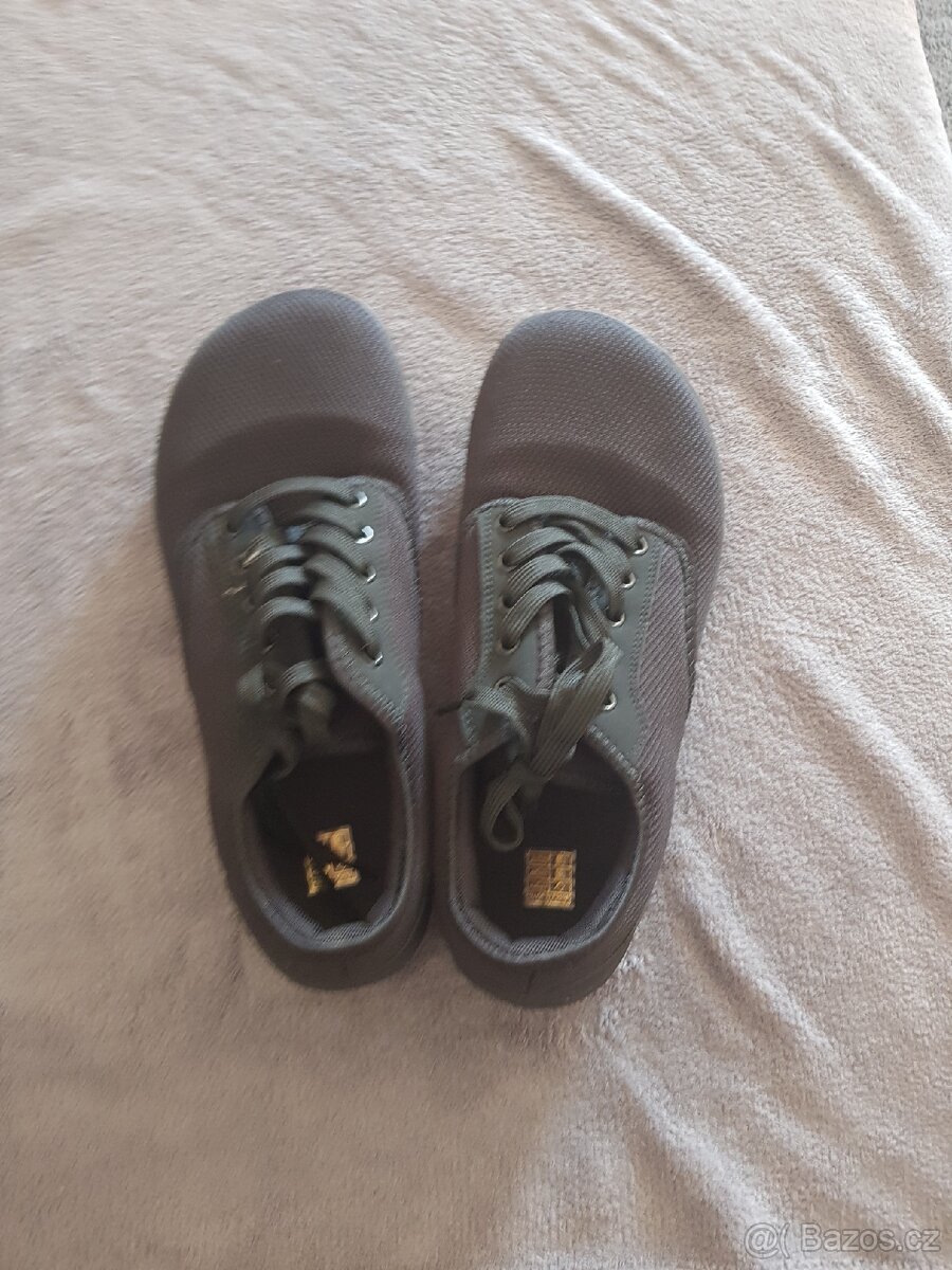 Sportovní boty na širokou nohu